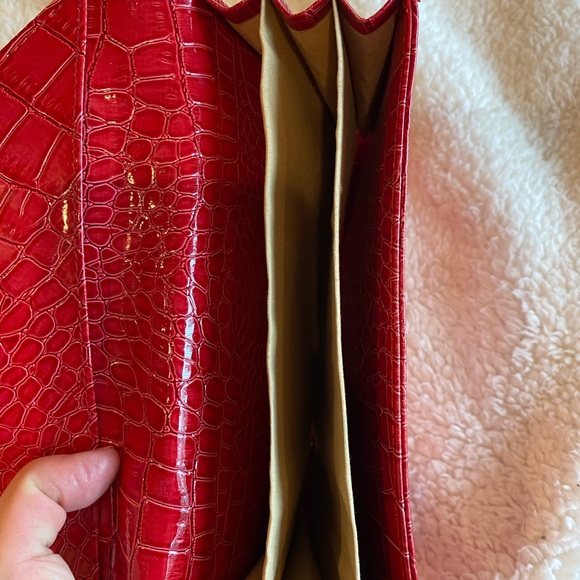 Red clutch - Picture 2 of 3